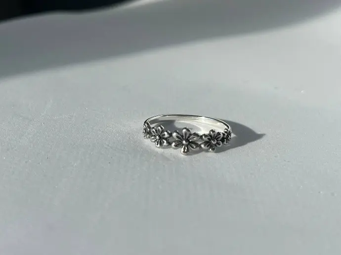 Anillo con flores