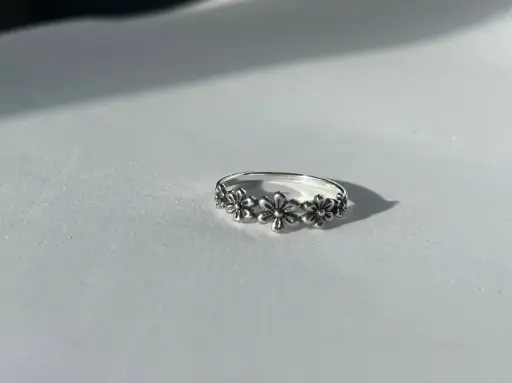 Anillo con flores