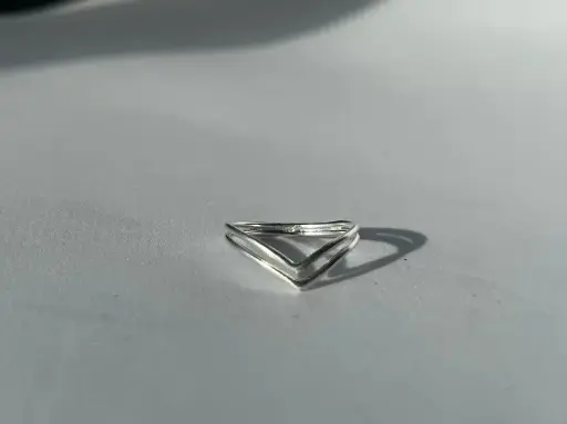 Anillo doble V