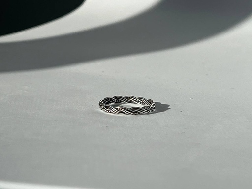 Anillo en forma de trenza